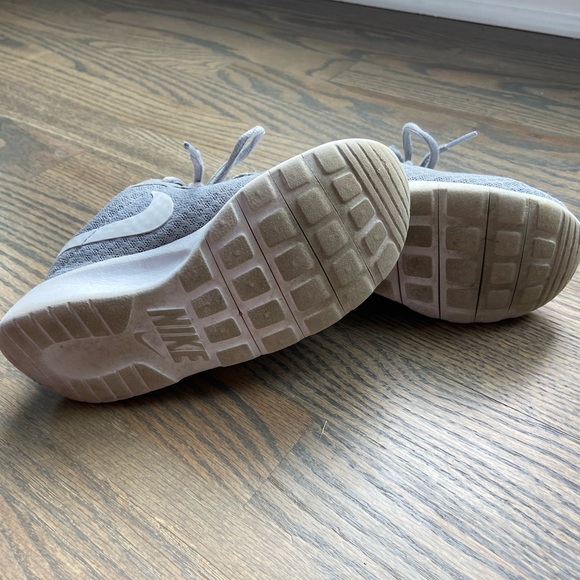 Unisex Nike’s - Picture 5 of 9